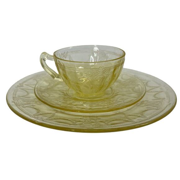 VTG Anchor Hocking Cameo Ballerina Depression Glass Plates Teacup Yellow - Picture 1 of 10